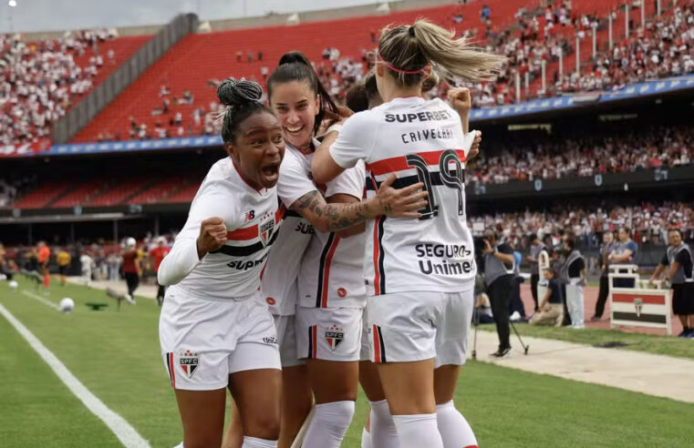 São Paulo empata com o Corinthians e conquista inédito Brasileirão feminino