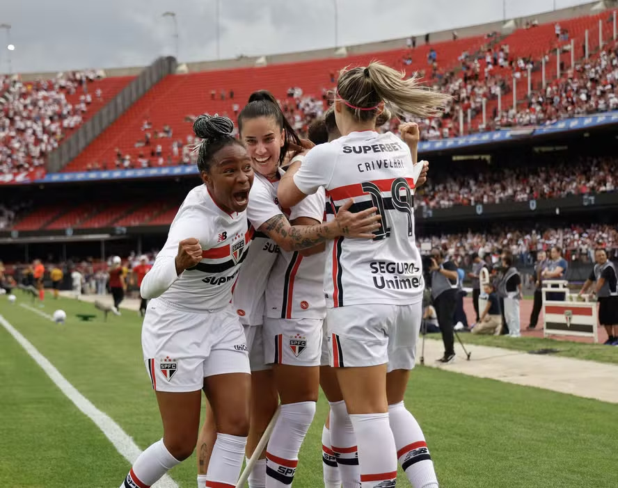São Paulo empata com o Corinthians e conquista inédito Brasileirão feminino