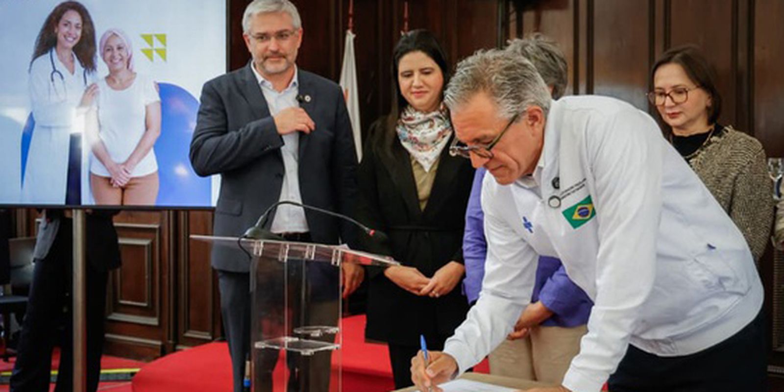 Saúde inicia oferta de novos medicamentos oncológicos no SUS