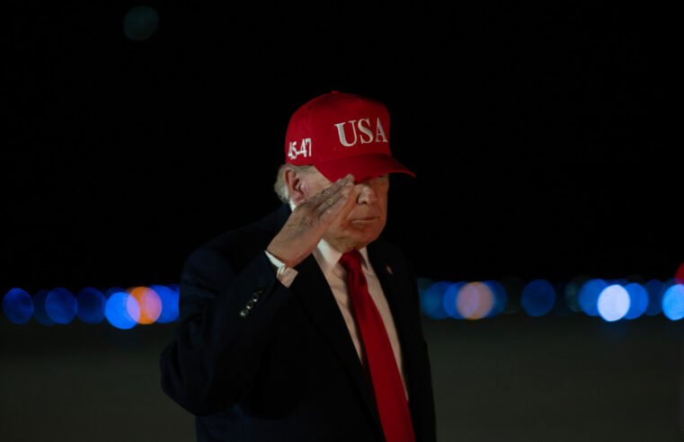 Trump associa vitória democrata nas midterms aos incêndios da França