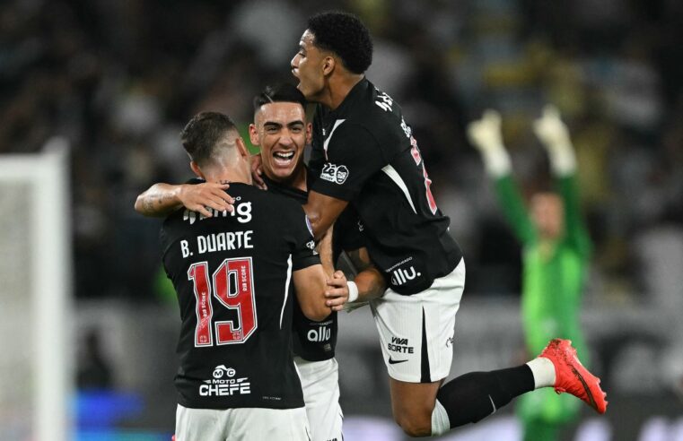 Vasco vira nos minutos finais, afunda Corinthians no Z-4 e estraga estreia de Seedorf